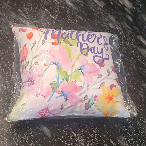BRAND NEW MULTILOVELY FLORA HAPPY MOTHER'S DAY PILLOW - Picture 10 of 12